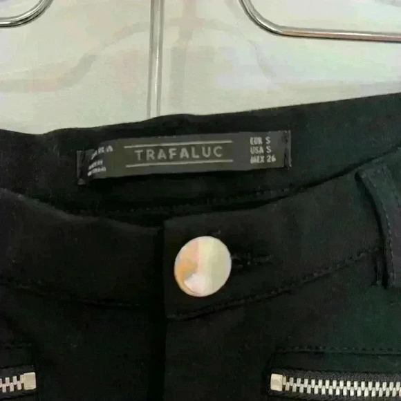 Woman’s Black Jean/Leggings/Jeggings Very Stretchy Stylish Business Professional - Picture 4 of 4